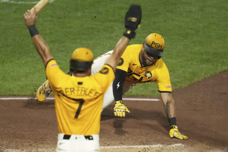 Bryan Reynolds comes through with clutch hit in 8th; Pirates edge Reds